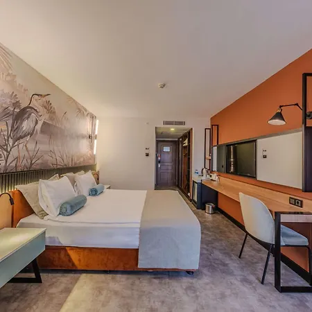 Hotel Western Khan 4*