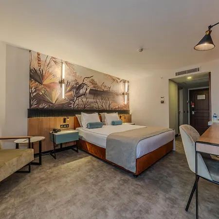 Western Khan Hotel 4*