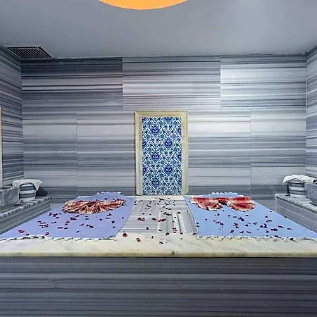 Western Khan Hotel 4*