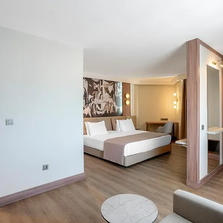 Western Khan Hotel 4*