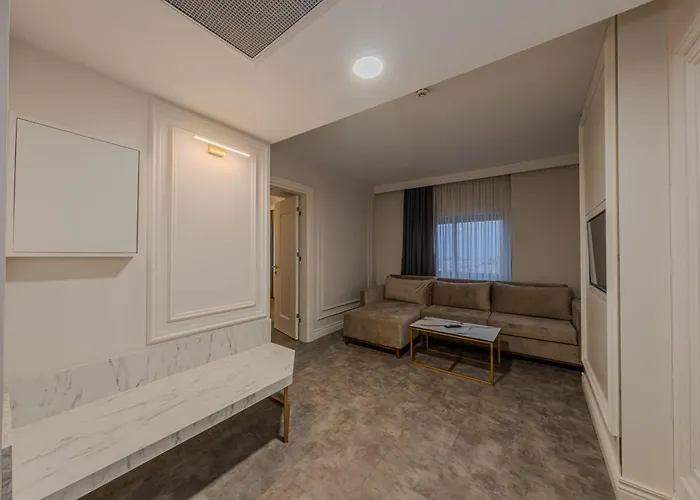 Western Khan Hotel 4*