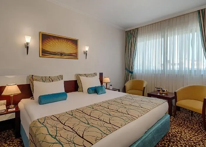 Hotel Western Khan 4*