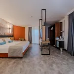 Western Khan Hotel 4*