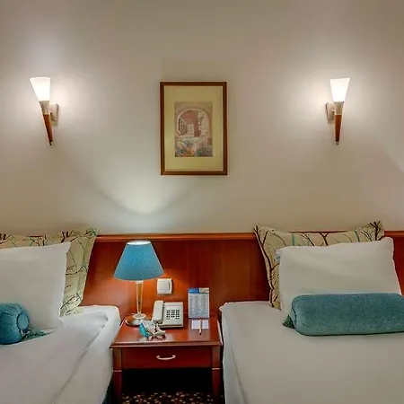 بيست ويسترن بلاس خان 4*
